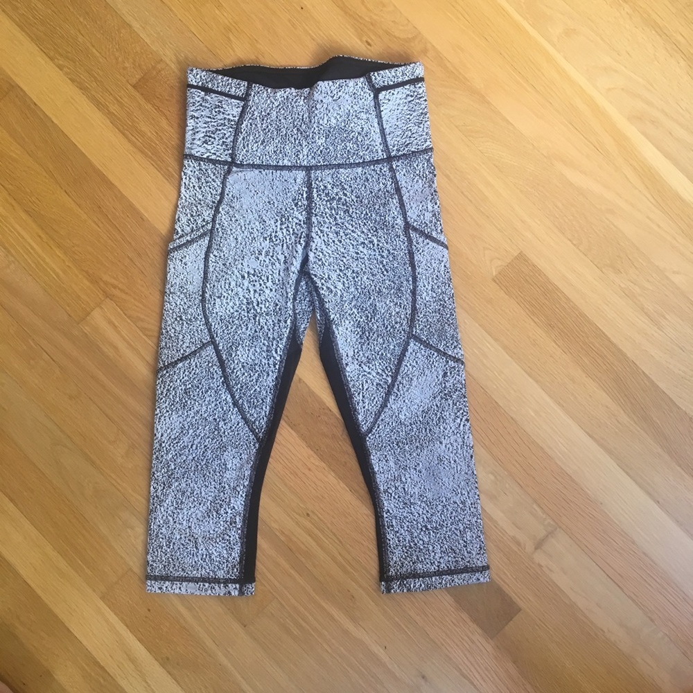 Lululemon Outrun Crop Sz 4 Black White Jacquard